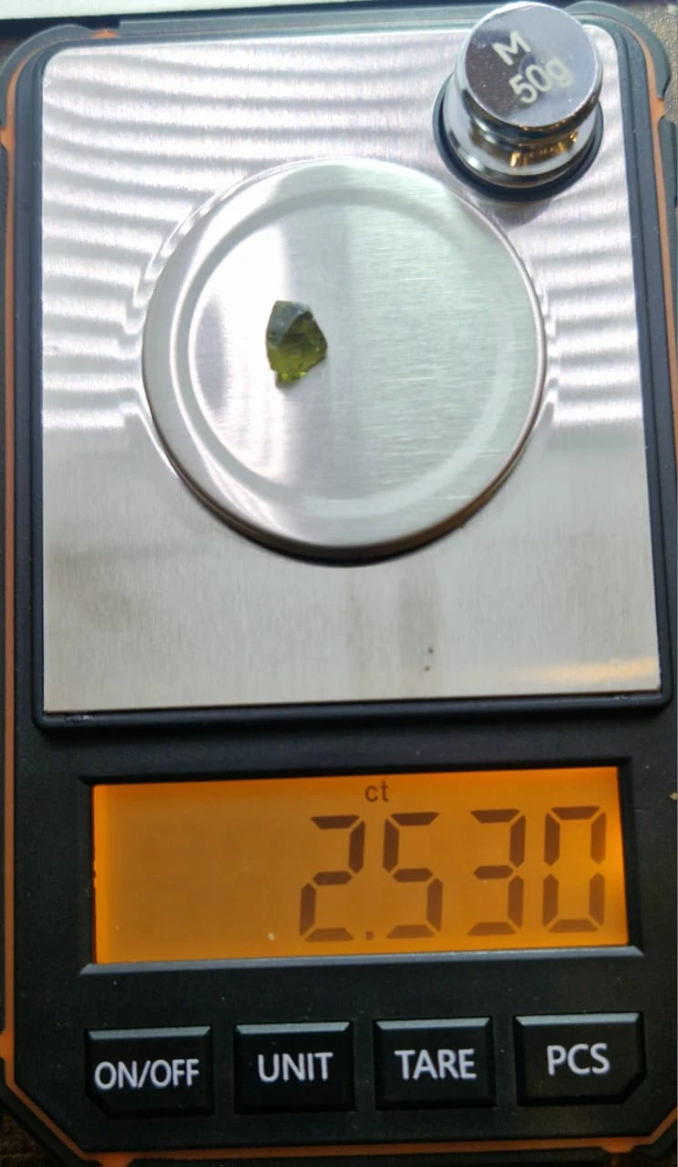 2.53ct Yellowish Green Sapphire Rough From Nigeria — view 4